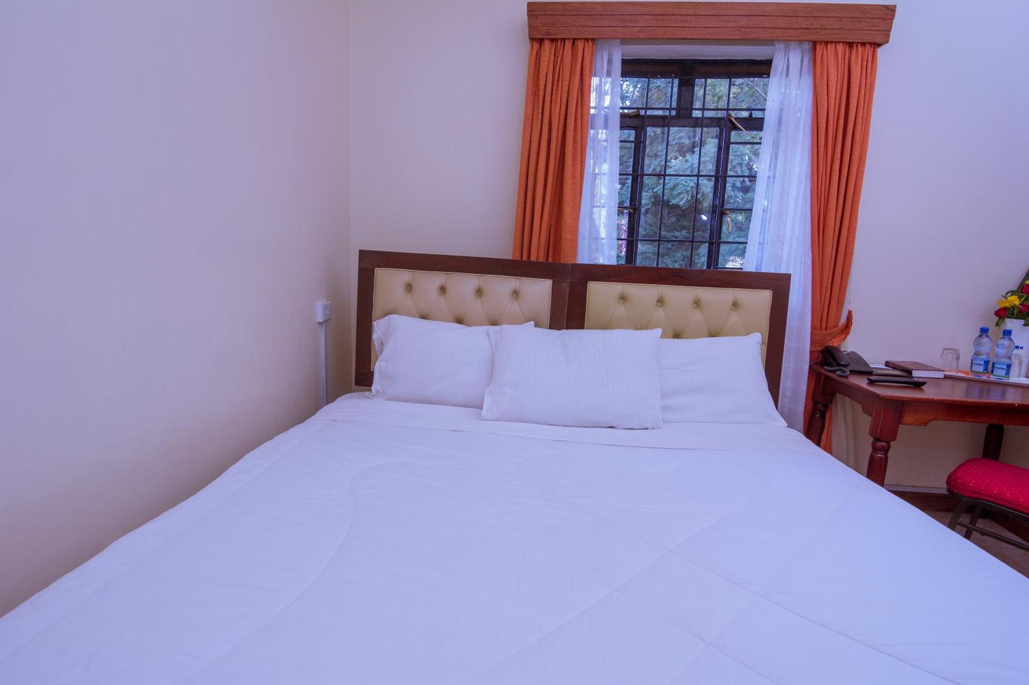 Chak Guesthouse & Conference Center Nairobi Extérieur photo