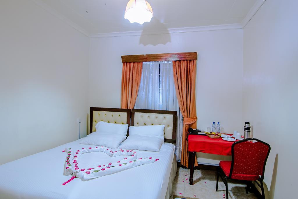 Chak Guesthouse & Conference Center Nairobi Extérieur photo