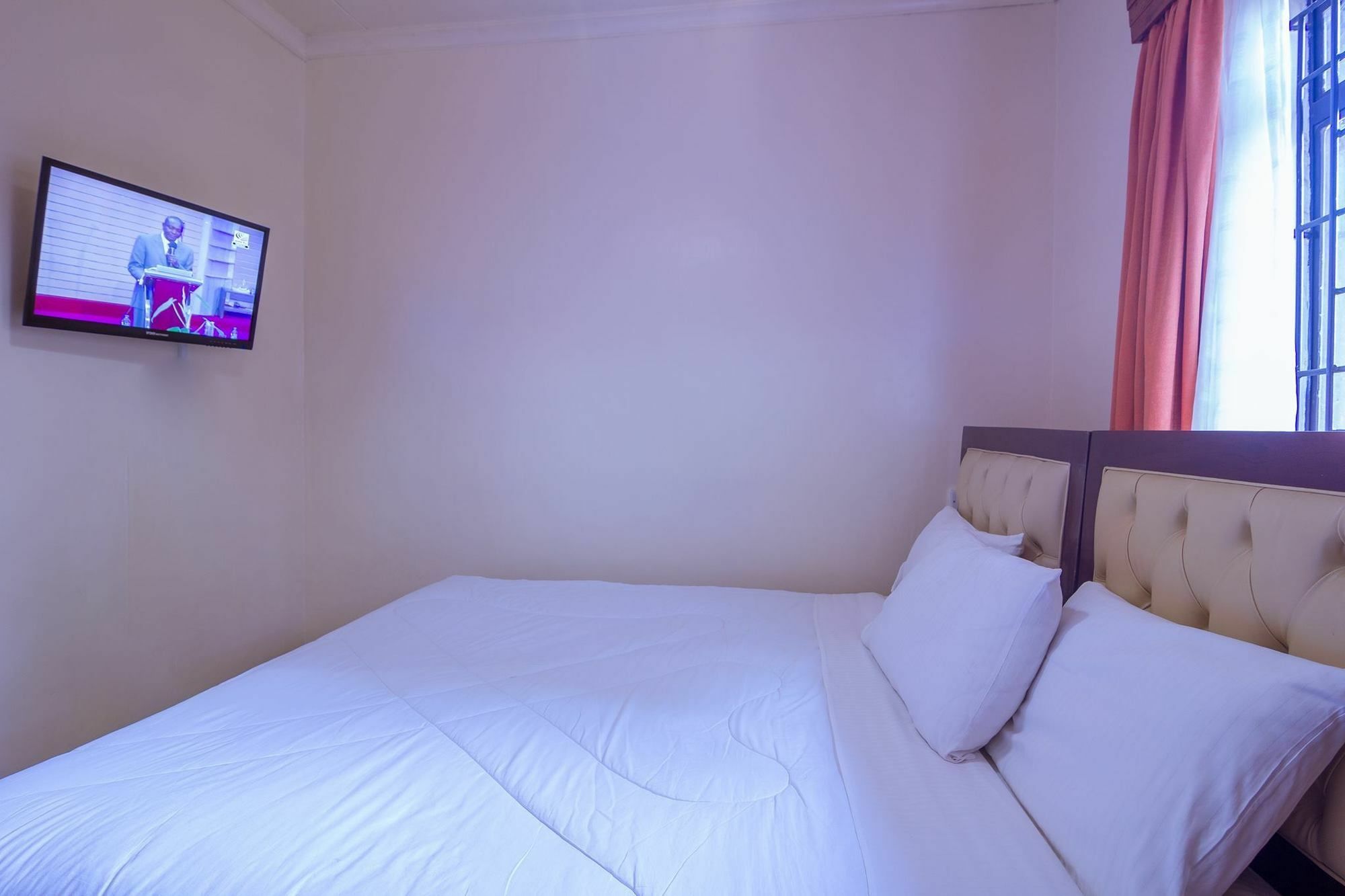 Chak Guesthouse & Conference Center Nairobi Extérieur photo