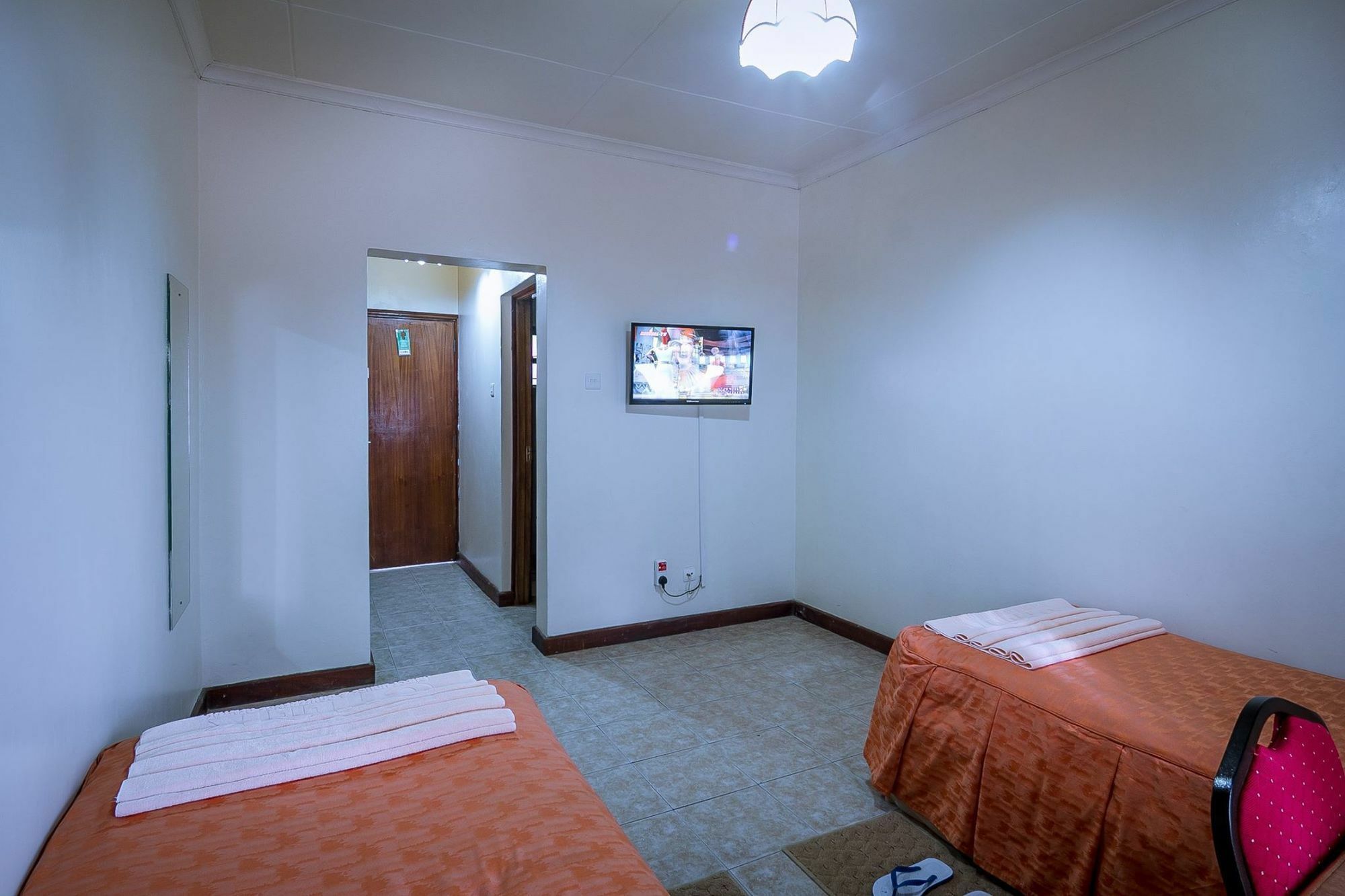 Chak Guesthouse & Conference Center Nairobi Extérieur photo